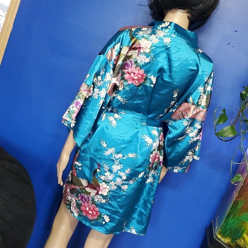 Satin Gorgeous Kimono Style Robe ✨️ - Picture 7 of 11